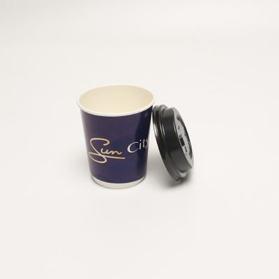 Tazze di caffè monouso isolanti con coperchio