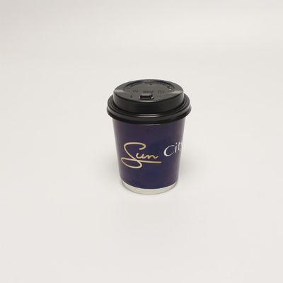 Tazze di caffè monouso isolanti con coperchio